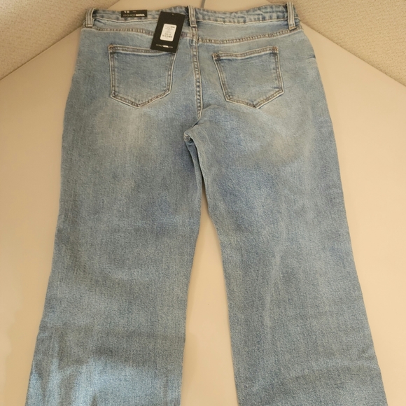 Jeans - Picture 2 of 4